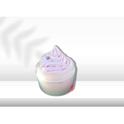 Pot de chantilly avec un aspect de crème légère comme la chantilly alimentaire